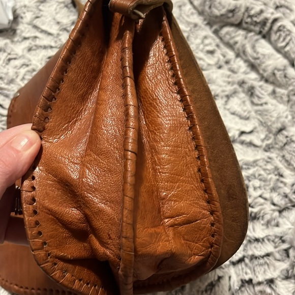 Beautiful vintage hand tooled leather shoulder bag. - Picture 5 of 9